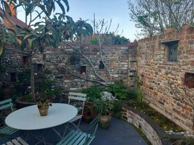 Enclosed Courtyard courtyard garden design