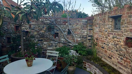 Enclosed Courtyard courtyard garden design