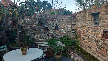 Enclosed Courtyard courtyard garden design