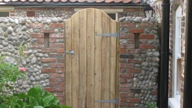 Blakeney Holiday Cottage Garden courtyard garden design